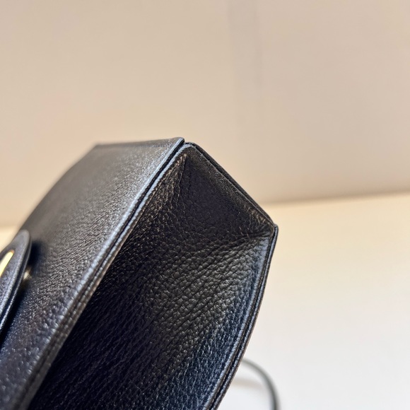 YVES SAINT LAURENT Sac à bandoulière en cuir Noir - Picture 3 of 12